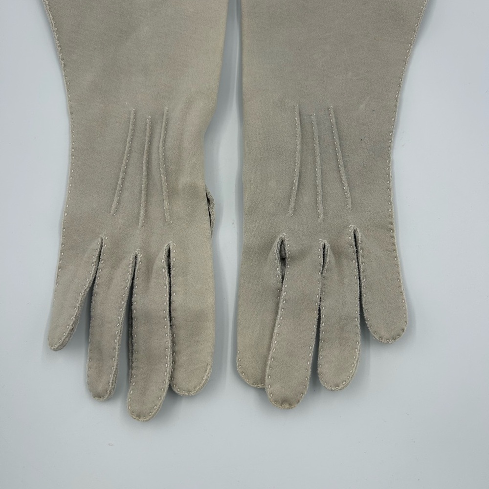 Elegant vintage Gray Suede Gloves west Germany